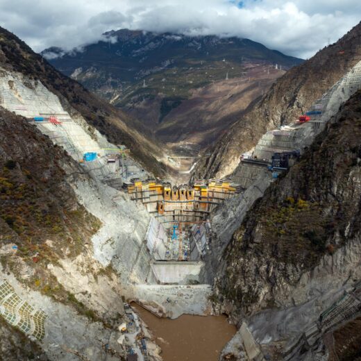 Chinese superdam in aanbouw mogelijk nieuwe waterbom in Himalaya